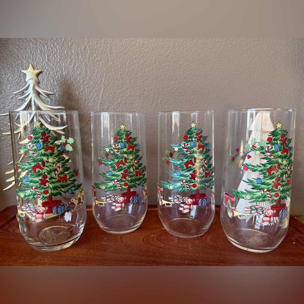 (4) Vintage Luminarc Noel Christmas Tree Glass Set